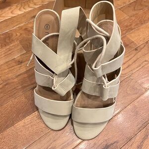 NWT Maurice  Women's Beige Strappy Sandals Size 8
